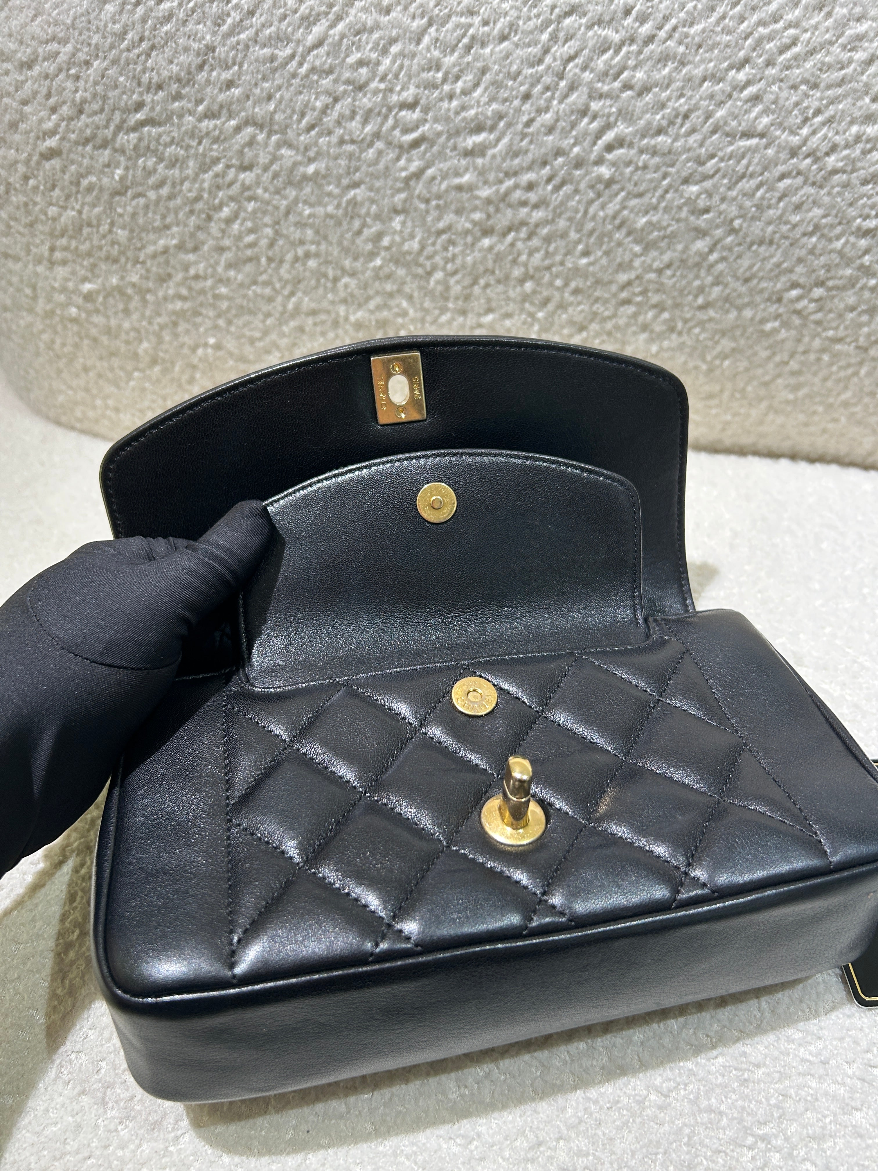 Diana Medium Vintage - 25CM Quilted Lambskin Black
Gold Hardware Series 2