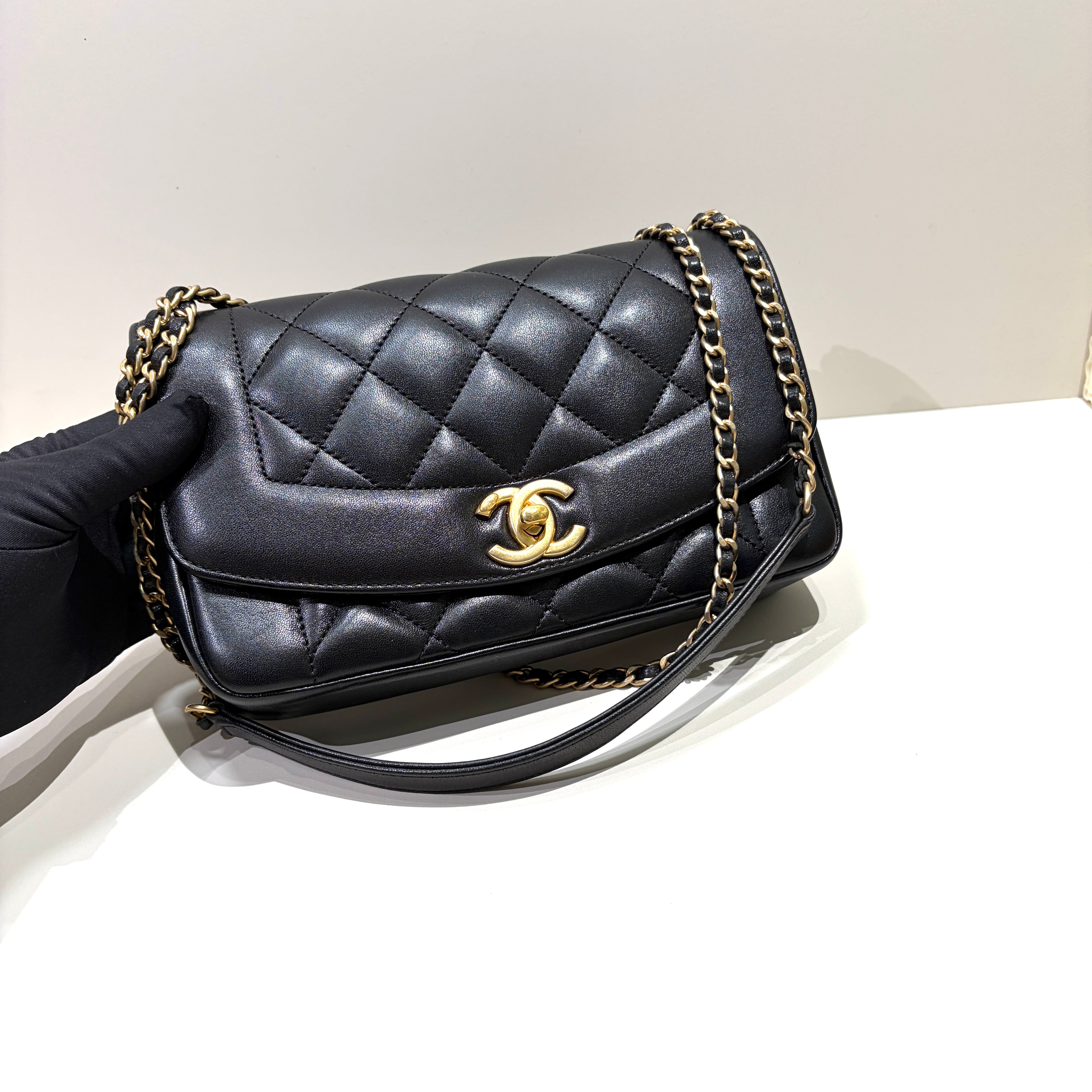 Diana Reissue - Quilted Lambskin 28CM black Gold
Hardware Series 20