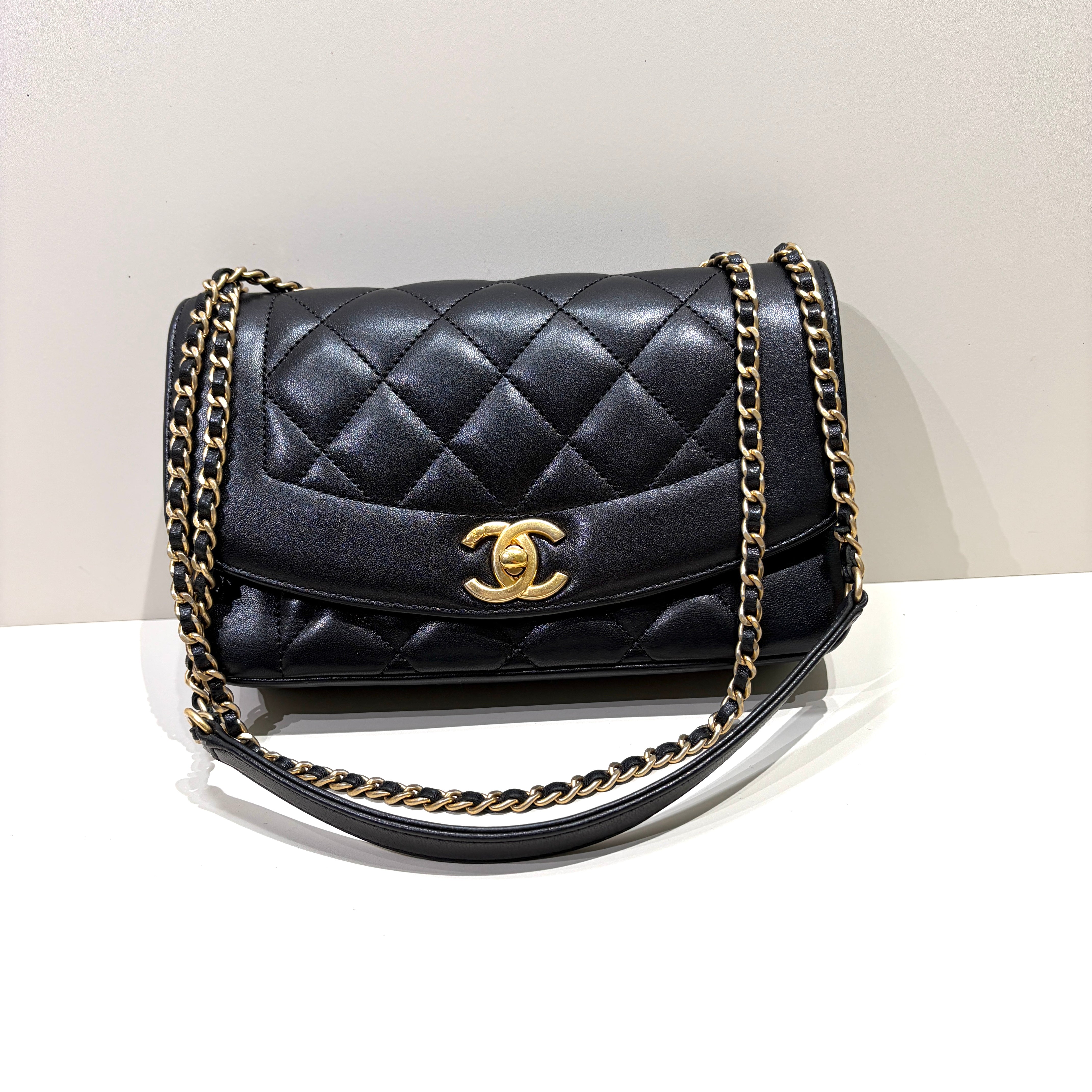 Diana Reissue - Quilted Lambskin 28CM black Gold
Hardware Series 20