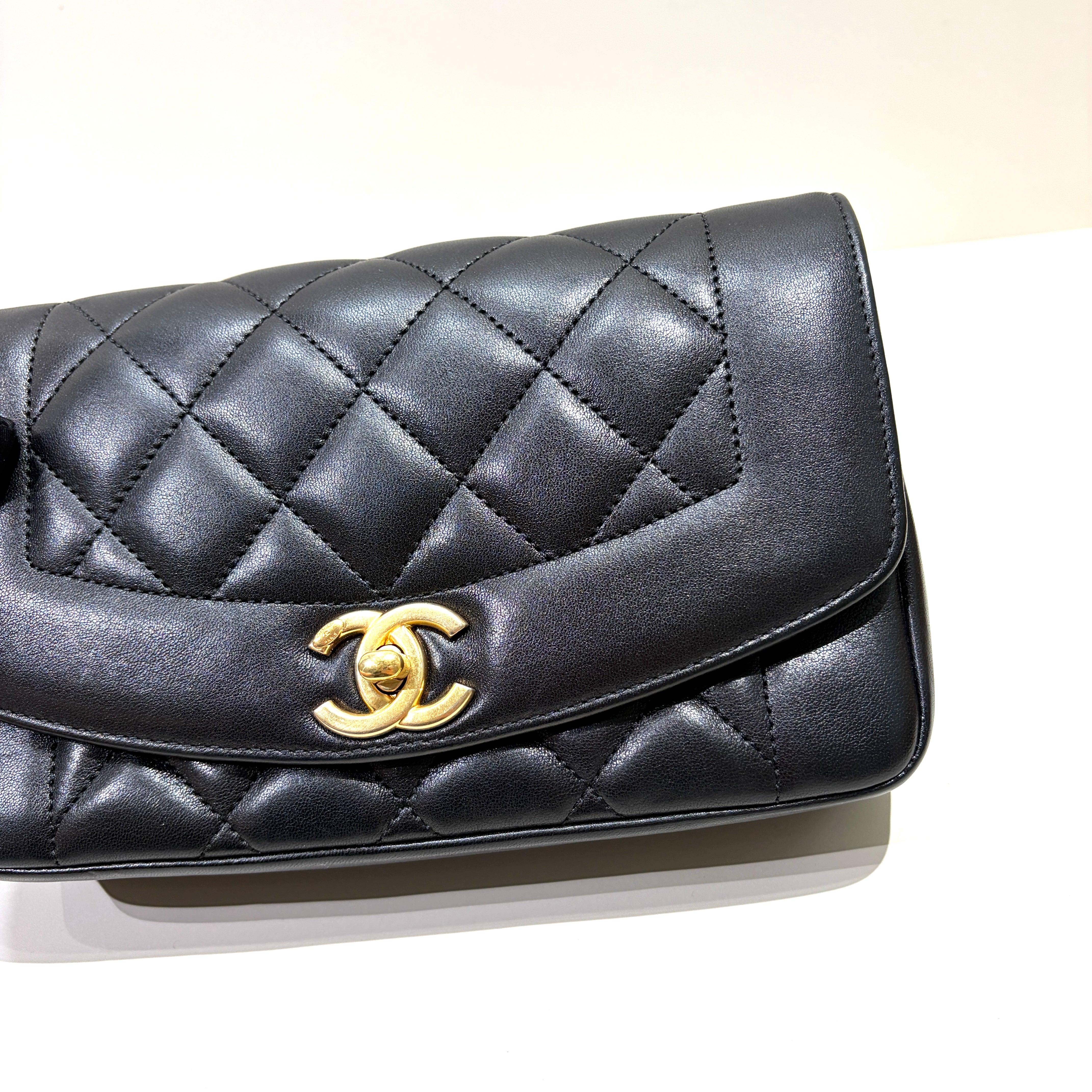 Diana Reissue - Quilted Lambskin 28CM  black Gold
Hardware Series 20
