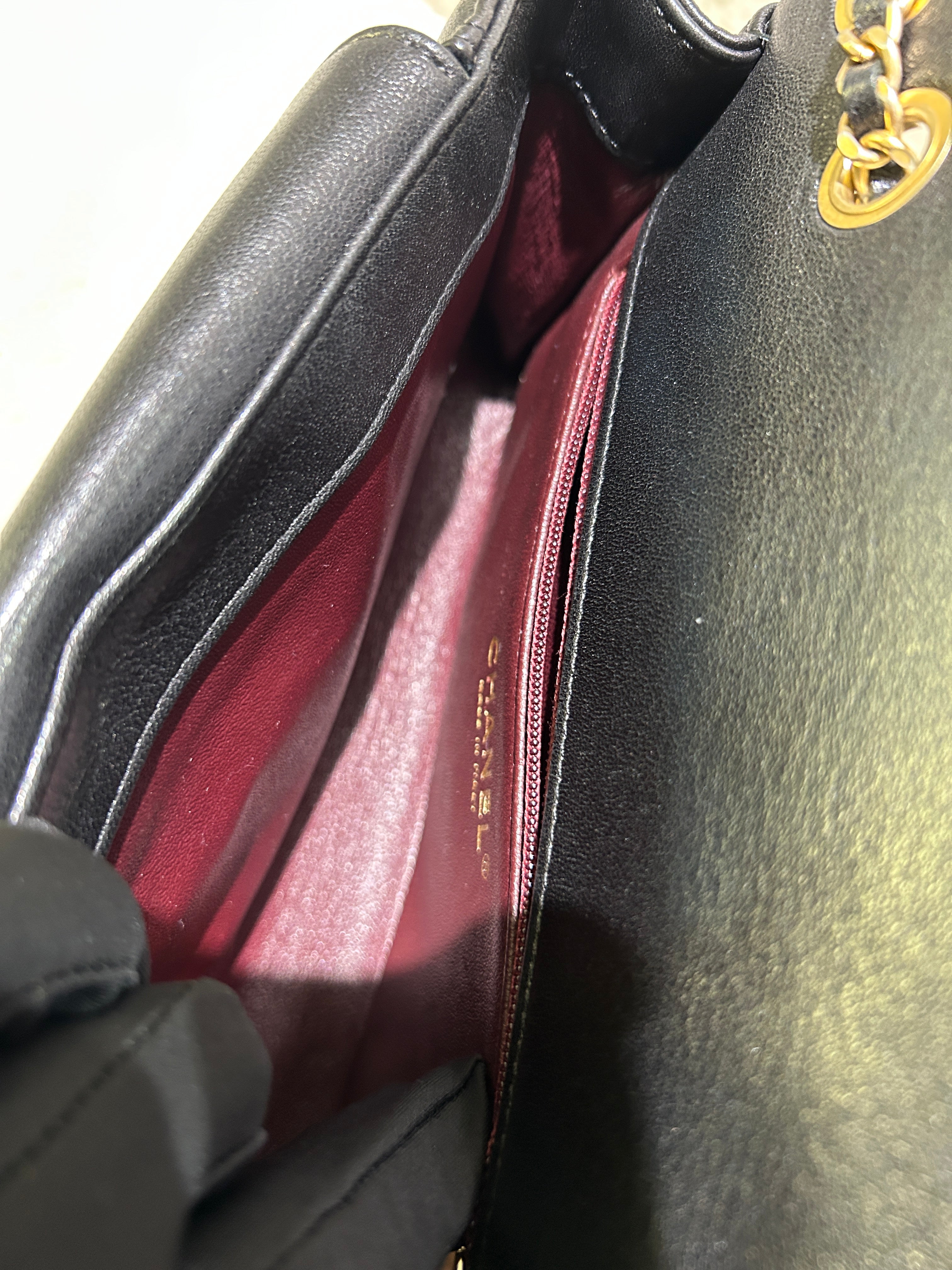 Diana Medium Vintage - 25CM Quilted Lambskin Black
Gold Hardware Series 2